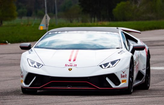 Kör Ferrari/Lamborghini med Live it